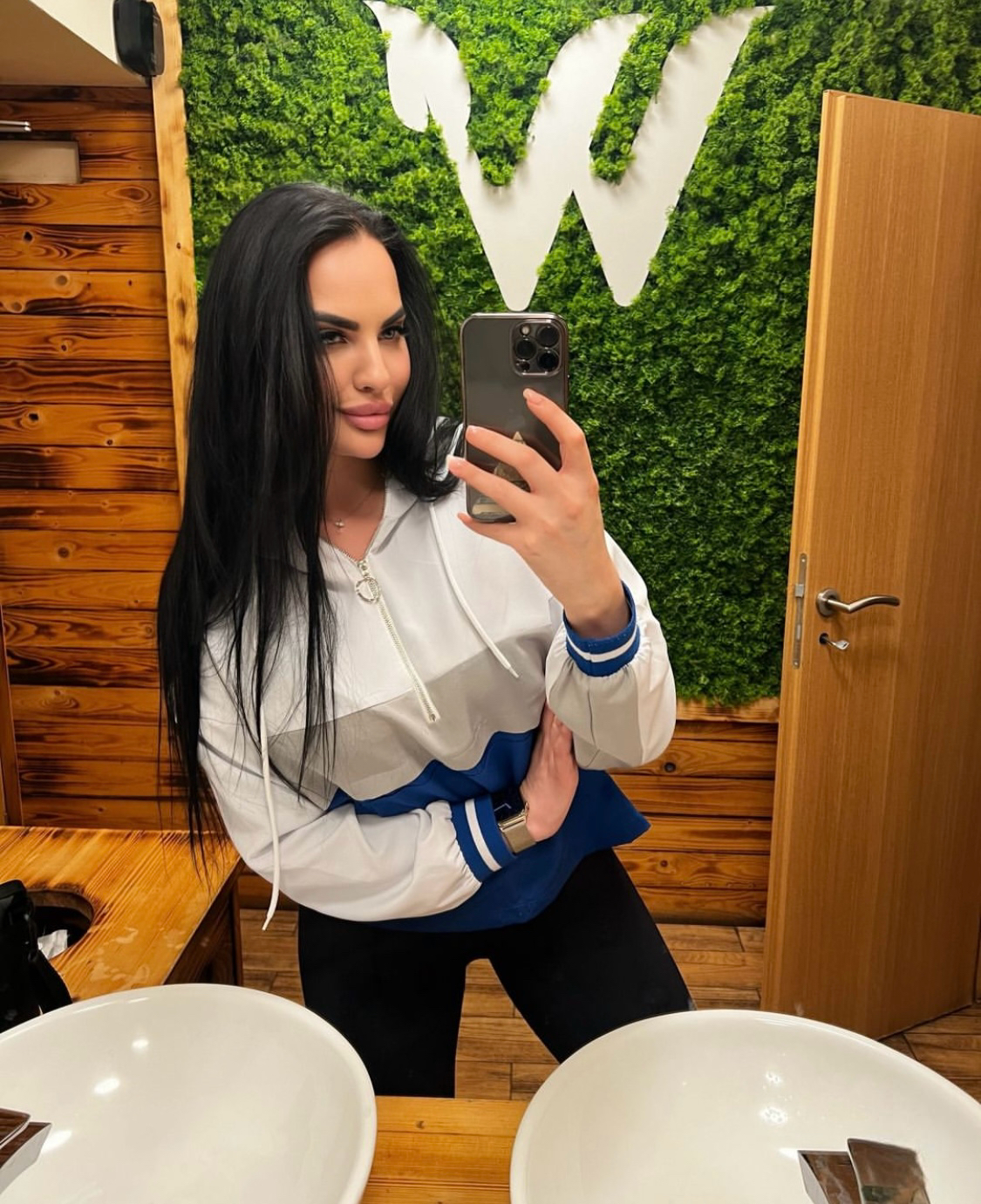 Девочка ИНГА 25 лет подарит классический секс и позовет в гости