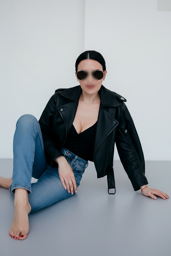 Индивидуалка Ксюша есть допы стройная исполнит классический секс и примет у себя