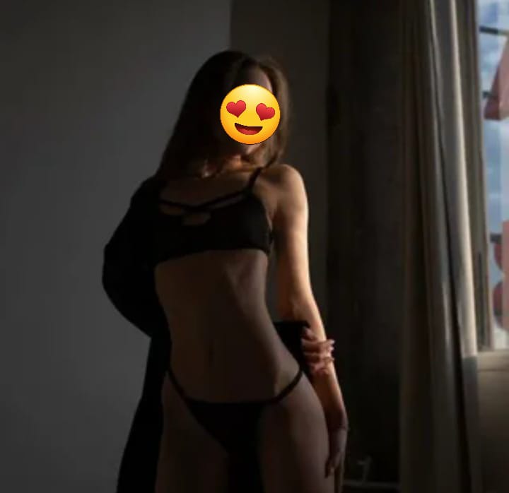 Проститутка Аделина с 2 размером груди сделает качественно есть подружка и примет у себя