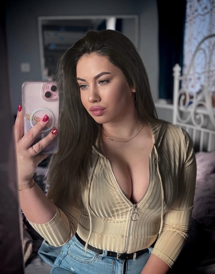 БРЮНЕТКА АРИНА PLUS с 4 размером груди подарит окончание в рот и пригласит к себе в Район - Центр