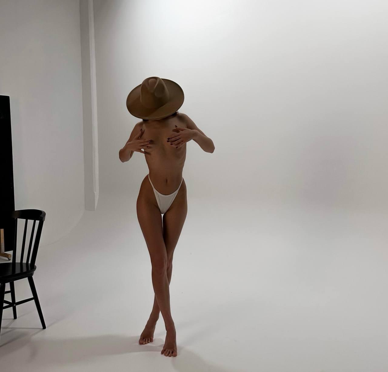 Шатенка  Ирина VIP 21 лет сделает с удовольствием есть подружка и примет у себя в Любой район