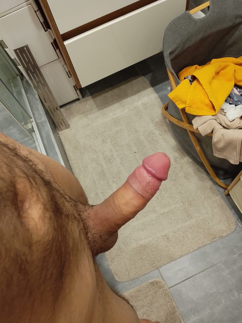 Индивидуалка Amur с 1 размером груди подарит минет в презервативе и позовет в гости