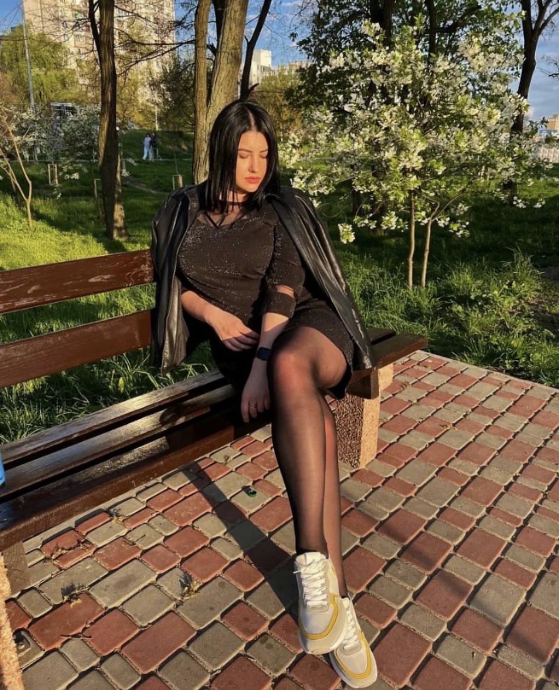 БРЮНЕТКА ОЛЕНЬКА с 4 размером груди сделает качественно минет без резинки и примет у себя в Район - Центр